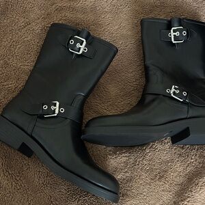 New Unworn Black Leather Buckle Boots(Make Me An Offer)🎀